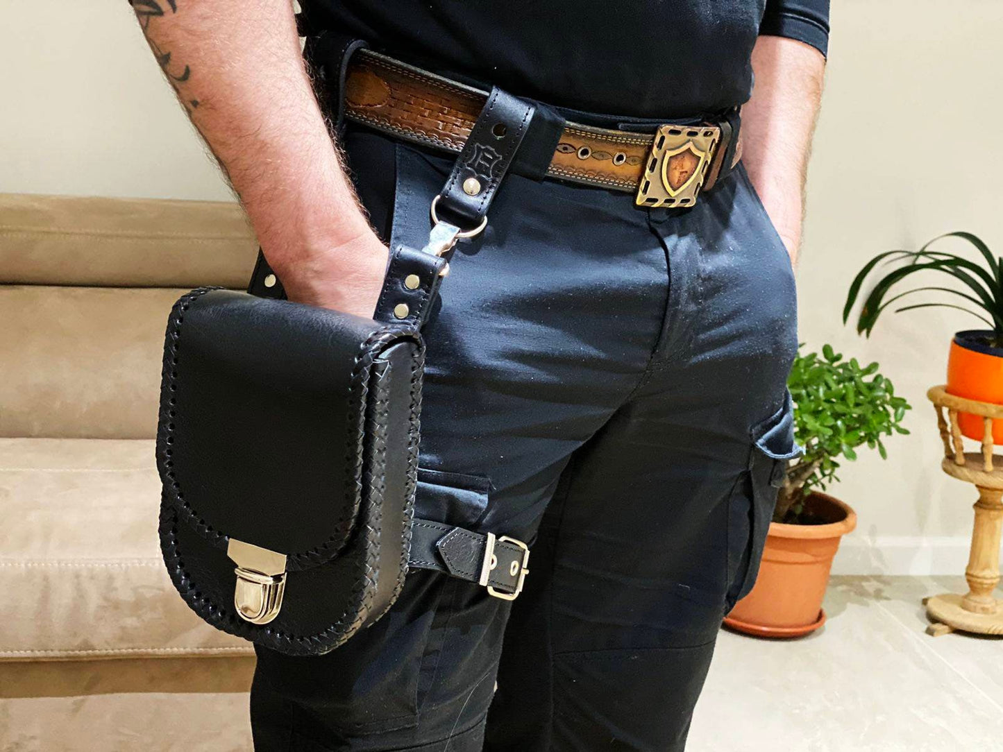 Leather Leg utility Bag belt thigh bag, thigh holster leather, hip bag, Leather leg holster, steampunk leg bag, biker bag.